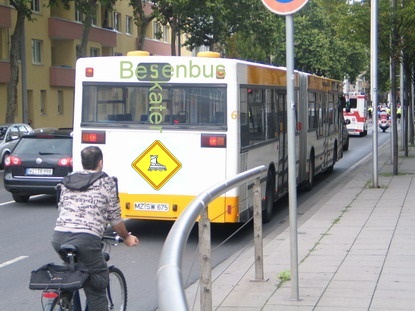 Im Original hat der Bus keine Beschriftung: Besenbus Skater - auch kein Verkehrszeichen fr Skater (gibt es leider nicht).