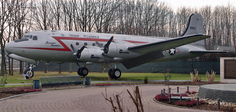 C-54 / Douglas DC-4 - USAF_RosinenBomber