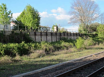 Reste der Verladerampen für Zuckerrüben am ehemaligen Bahnhof Erbenheim