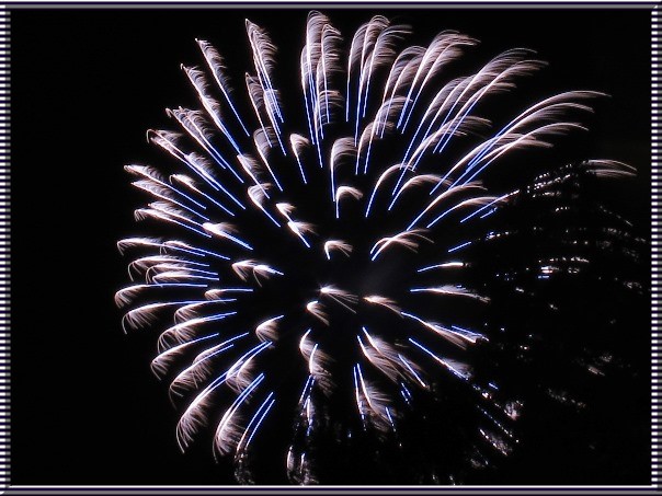 Erbenheimer Nachthimmel Feuerwerk Kerb 28.09.15  Copyright-Rechte © MFRö