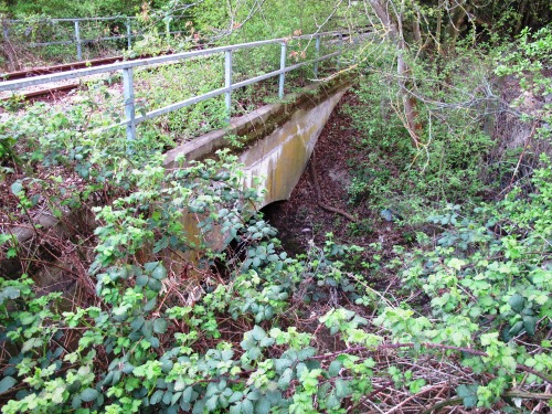 Brücke Ex-Bahnstrecke zum flughafen