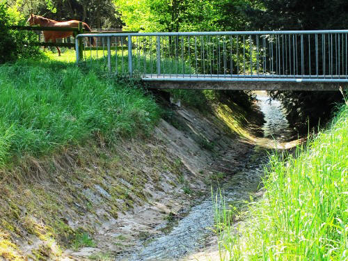 Erbenheim 3. Brücke Distrikt - Am Wasserfall -.