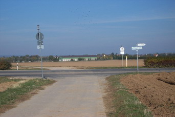  Erbenheim - Achtung! Kreuzungsbereich der Zufahrtsstrae zur Air-Base.Bildpunkt Nr:1